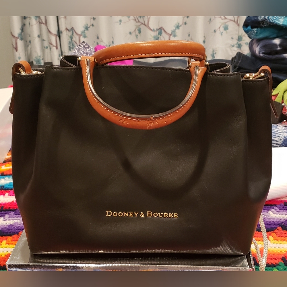 Dooney & Bourke Black Barlow small satchel